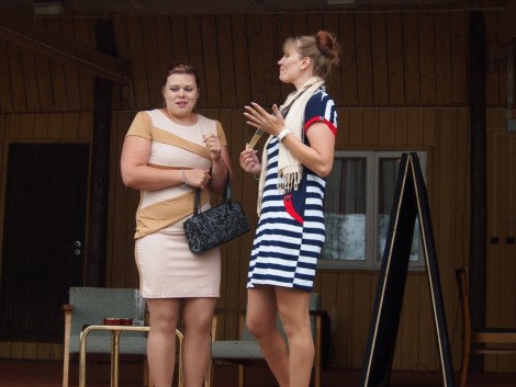Piirsalu harrastusnäitlejad Kuhjavere teatrifestivalil. Foto erakogu