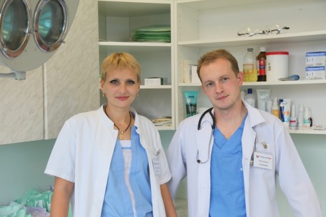 Kirurgiks õppinud Oksana Adamchuk ja Glib Lukinov kolisid Ukraina tööstuslinnast Haapsallu, et nende lapsed kasvaksid puhtas elukeskkonnas. Foto: Arvo Tarmula