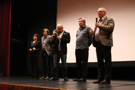 Kõige tähtsamad publiku ees - kunstnik Eva-Maria Gramakovski (vasakult), operaator Kristjan-Jaak Nuudi, veidi varjus režissööri assistent Helen Valkna, režissöör Rene Vilbre, stsenarist Mihkel Ulman ja produtsent Raivo Suviste. Foto Katrin Pärnpuu 