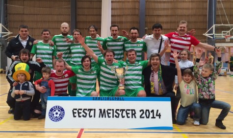 Mark Kolosov (all vasakul rohelises) Tallinna FC Anži koosseisus. Foto: EJL