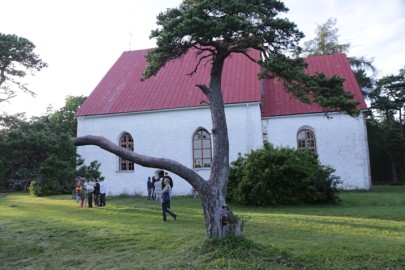 2 Vormsi kirik
