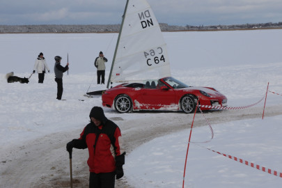 Porsche ja jääpurjekas Noarootsi jääteel (ARVO TARMULA) (6)