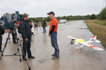 Hanko droon maandus Kiltsi lennuväljal Arvo Tarmula45