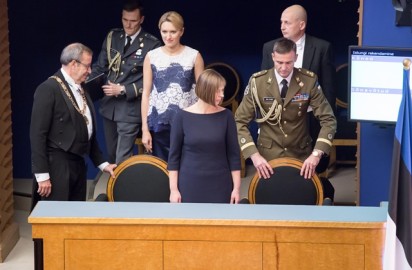 Kersti Kaljulaid ametivanne Peeter Langovits05