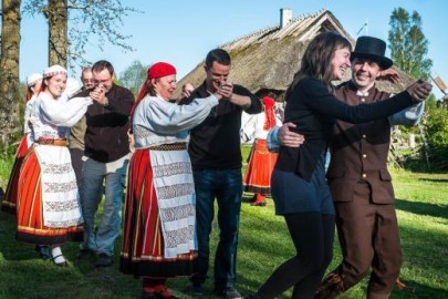 eestlased tutvustavad traditsioone