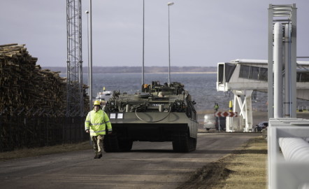 Brittide lahingutehnika saabumine Eestisse.22.01 (8)