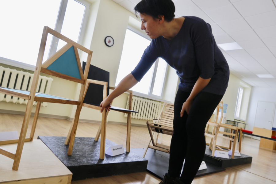 Galerii: kolledži tudengid sättisid oma toolid näitusele