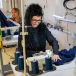 Pürksi käsitöönaised peidavad tikanditesse Noarootsi mustreid