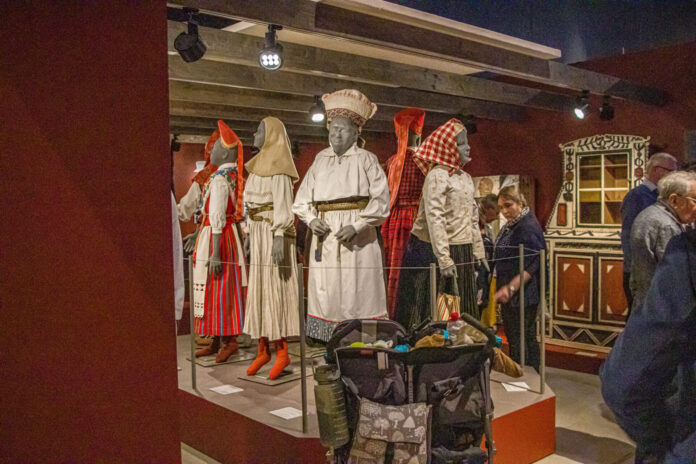 Eestirootslaste näituse avamine ERMis_kaire (175)