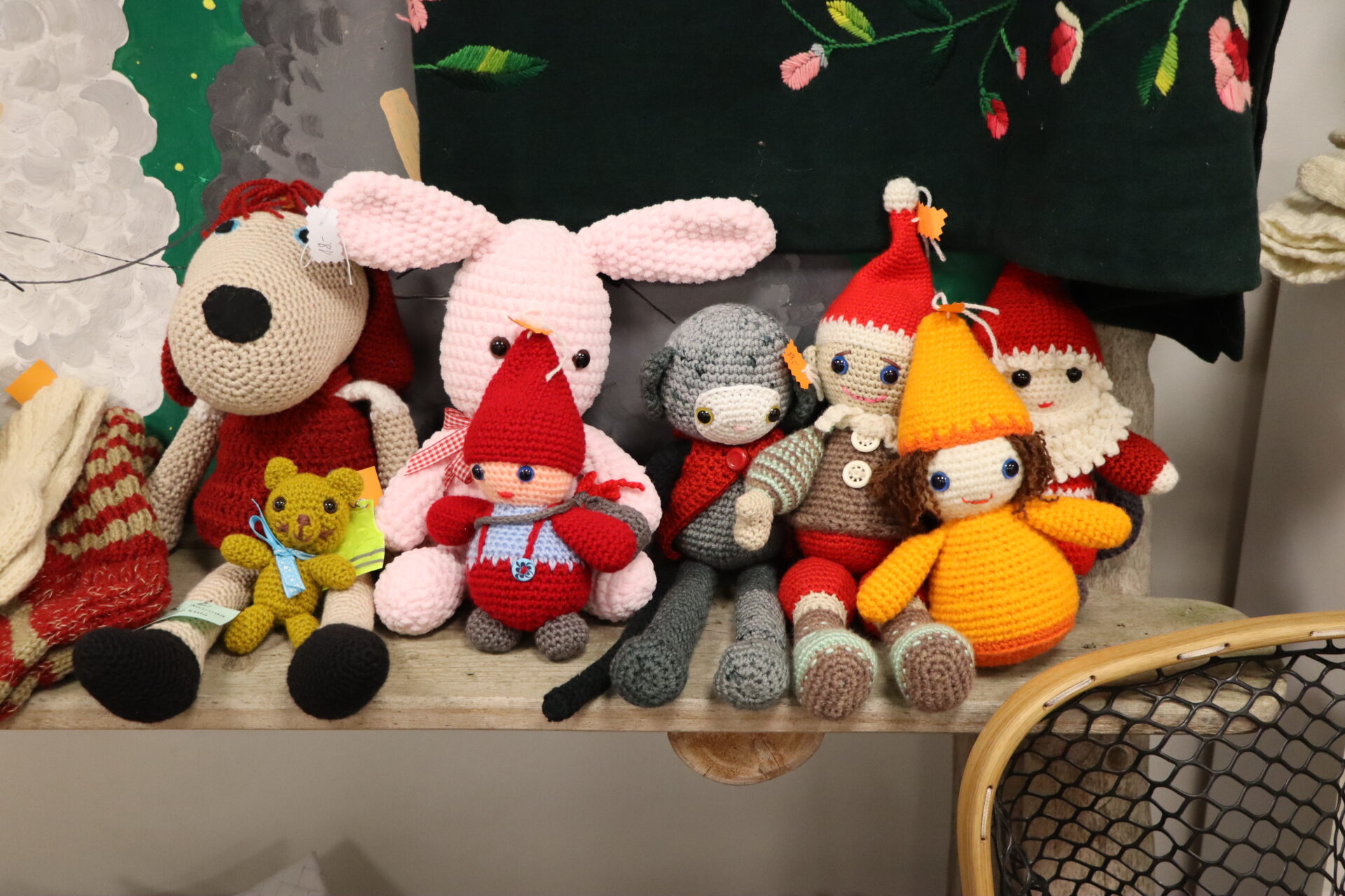 Oru käsitöölised panid näputöö näitusele