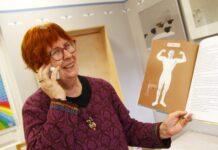 Haapsalu lasteraamatukogu seinu katavad spordipildid