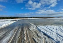 Piltuudis: Haapsalu-Noarootsi omatekkeline jäätee on osaliselt veega kaetud