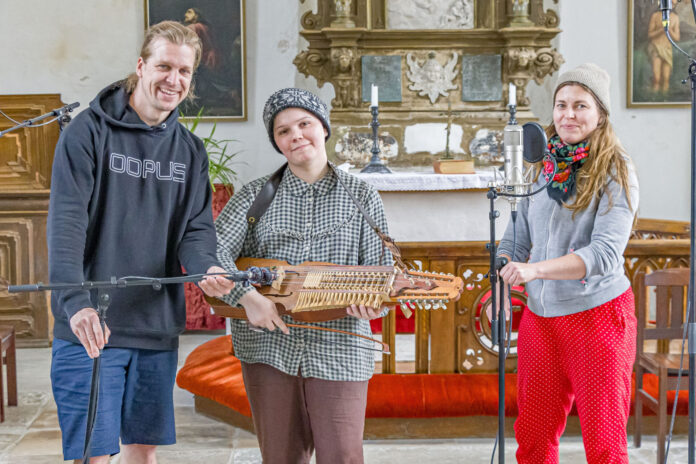 Näkken plaadisalvestus kirikus_Kaire (10) Johannes Ahun, Frida Ingesdatter, Marion Selgall