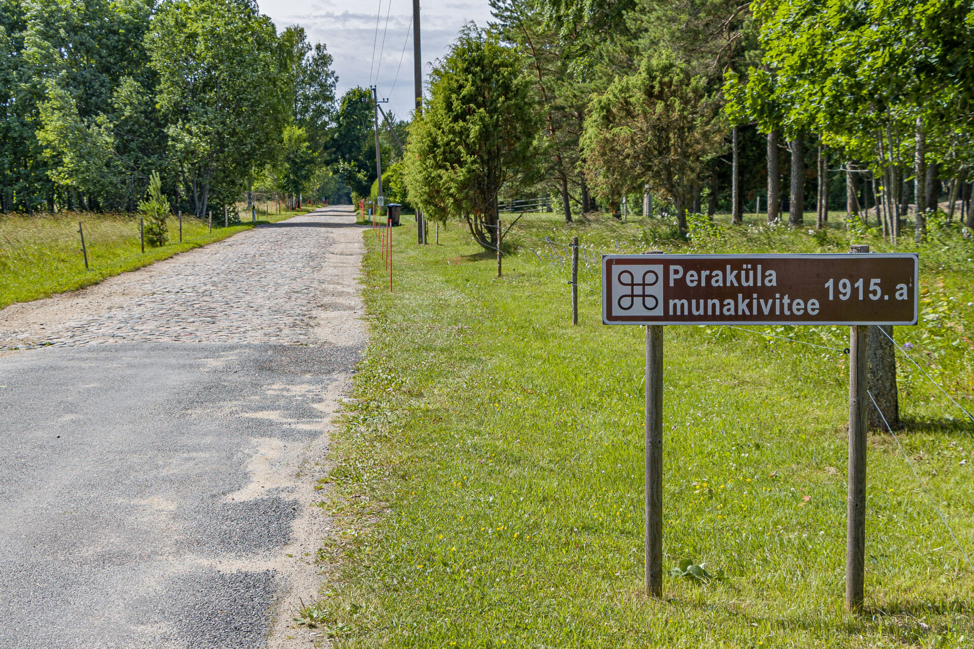 Kohalikud astuvad samme Peraküla munakivitee taastamiseks