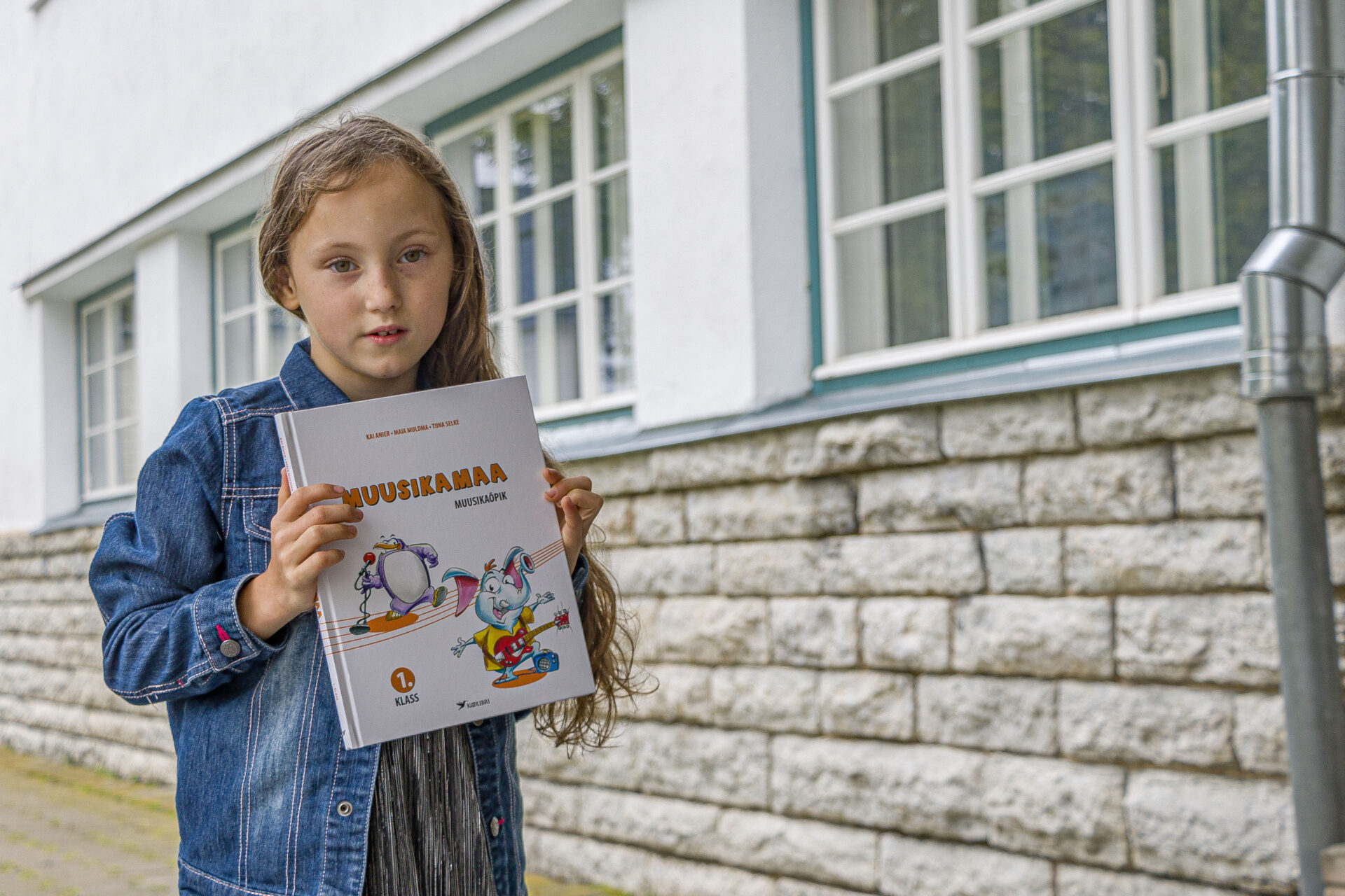 Esimest korda heliseb koolikell Läänemaal üle 200 lapsele